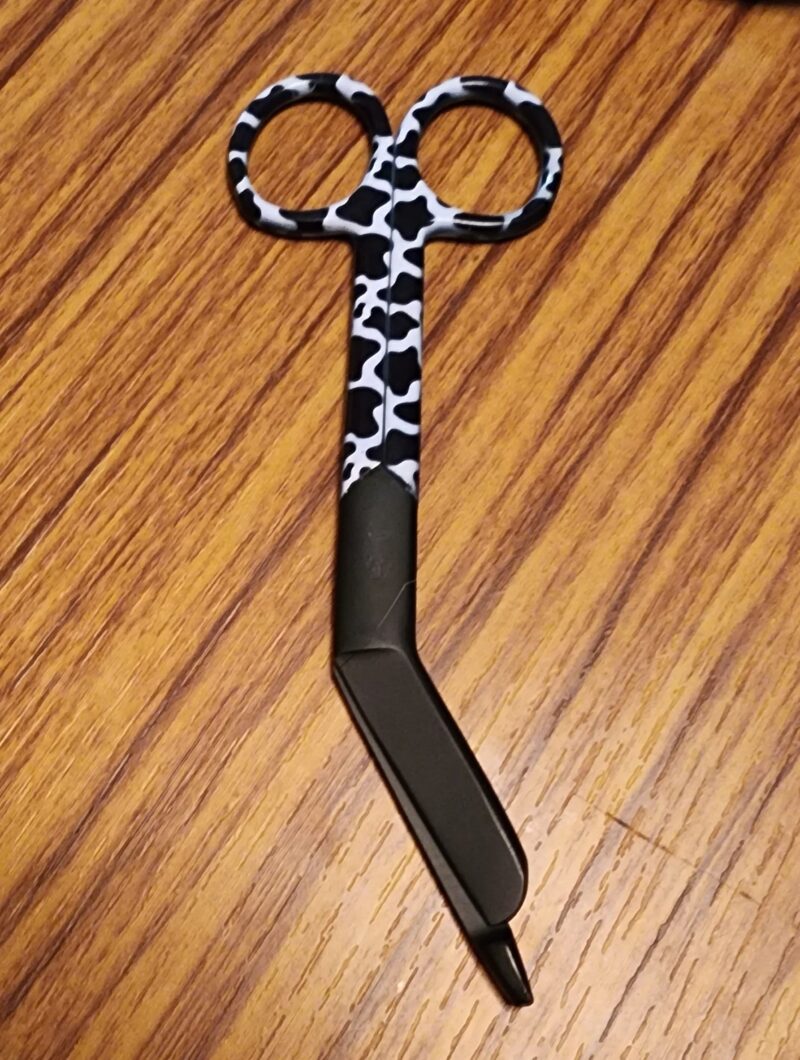 Black blades with paper coated handles in cow design